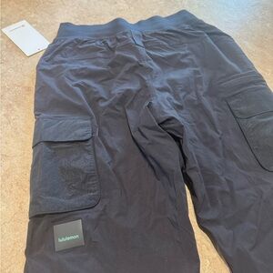 Lululemon cargo high rise hiking pant. Sz 6 Black New with tags VERY FLATTERING!